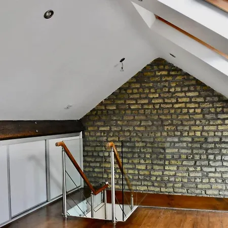Newly Renovated 2 Bedroom Georgian House In Fairview Дом отдыха *